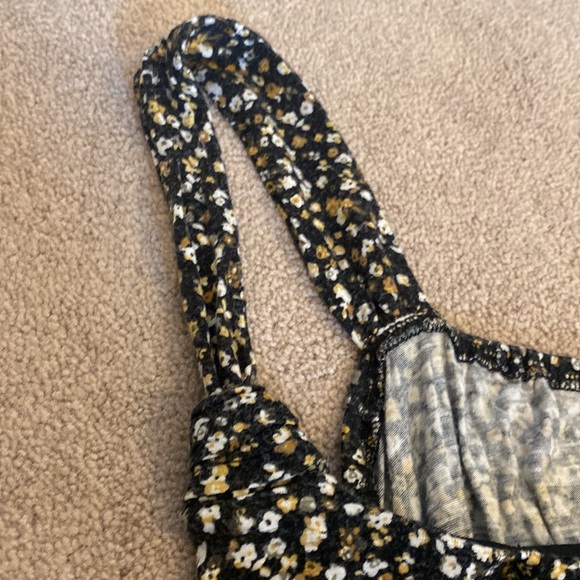 Maurice’s Tank Top-XL-Black Tank with Yellow & White Flowers - Picture 4 of 6